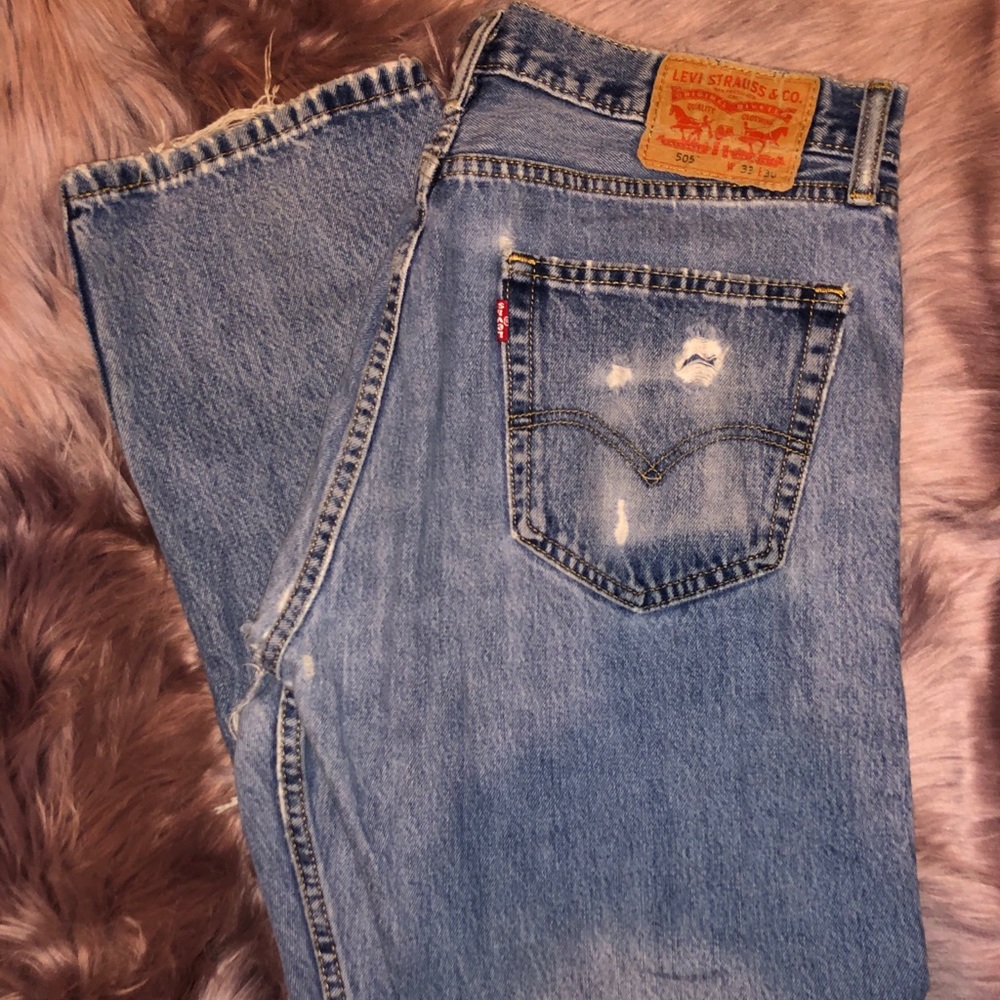 505 Butt ripped Levi’s mom jeans!
